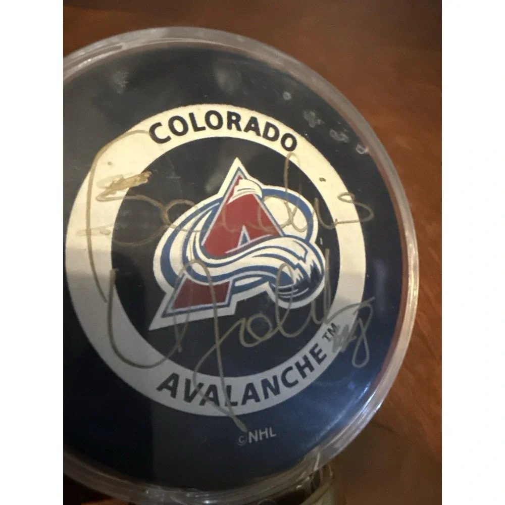 Vtg Colorado Avalanche Signed Hockey Puck Display Stand NHL Collectible